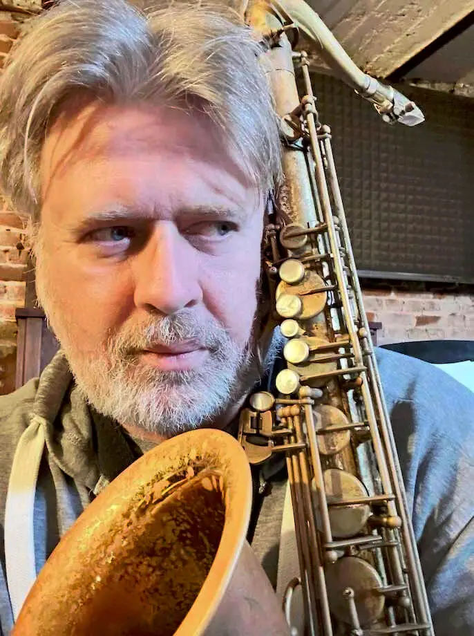Stræpa working with analog gear and field recorders